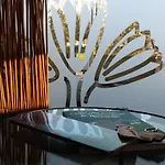 Crocus Memorial فندق