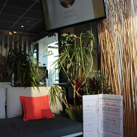 Hotel Crocus Memorial 2*