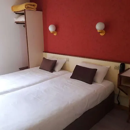 Crocus Memorial Hotel 2*