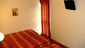 Crocus Memorial Szálloda Caen