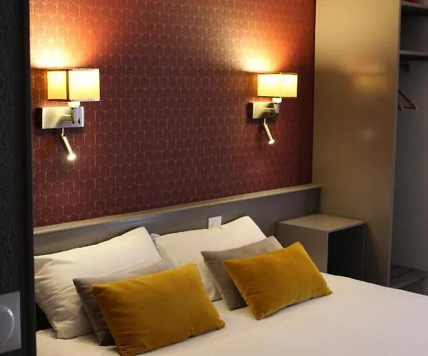 Crocus Mémorial Hotel 2*