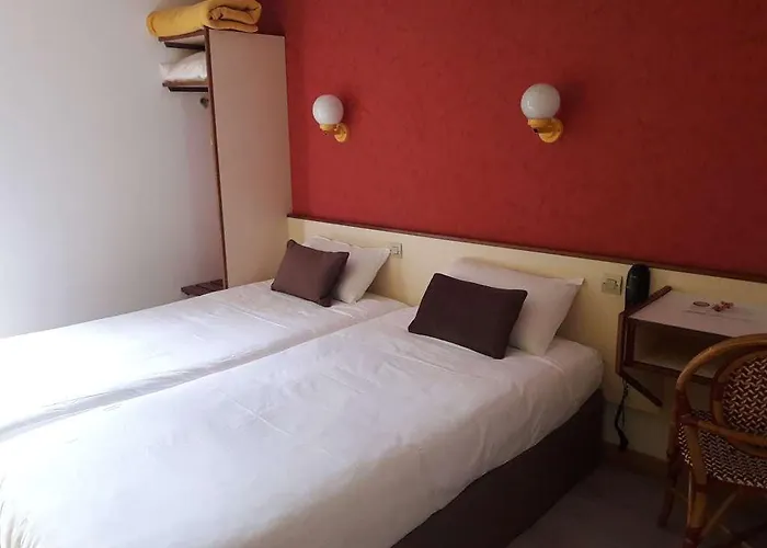 Crocus Mémorial Hotel 2*