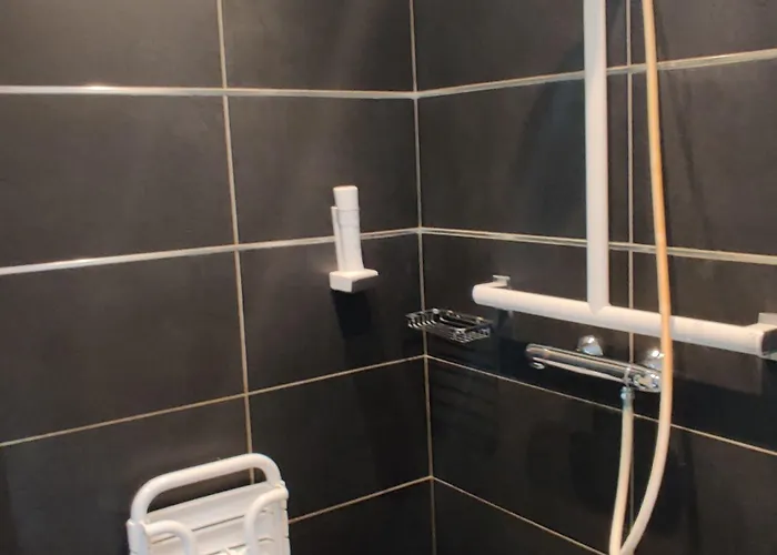 Hotel Crocus Mémorial 2*