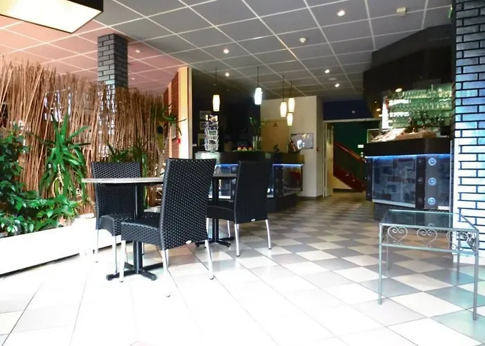 Crocus Mémorial Hotel 2*