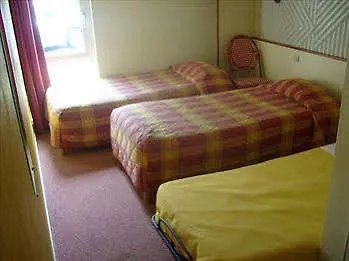 Crocus Mémorial Hotel 2*