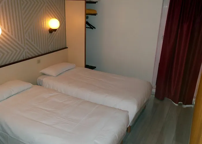 Hotel Crocus Mémorial 2*